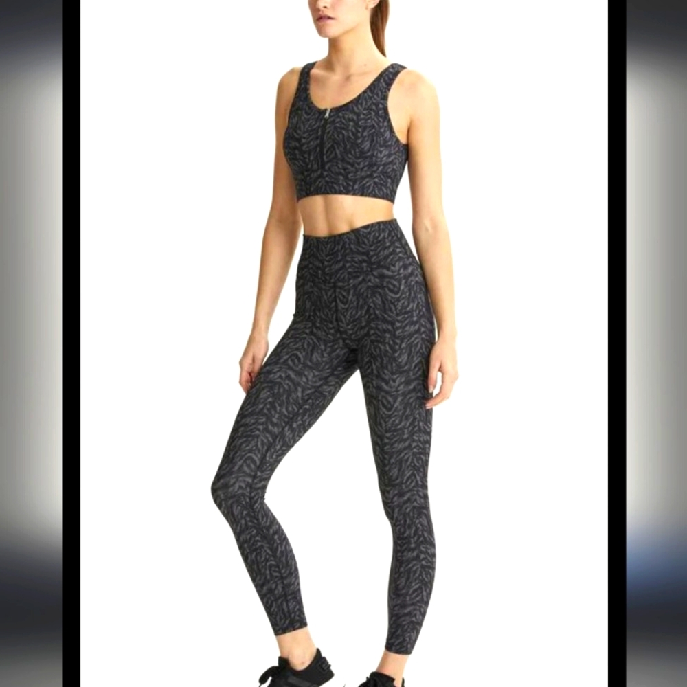 VARLEY LUNA LEGGING HIGH RISE 7/8 IN DARK MONO ZEBRA Size L